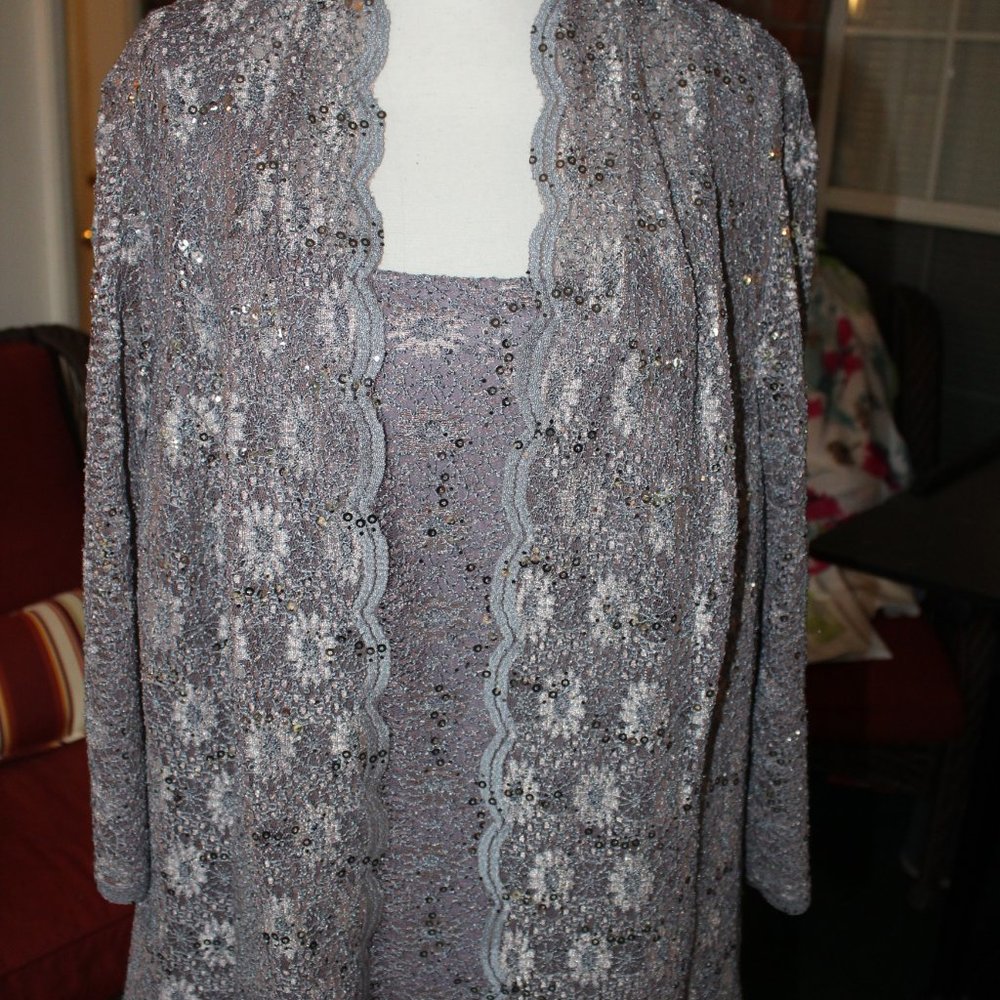FORMAL DRESS - Picture 2 of 8